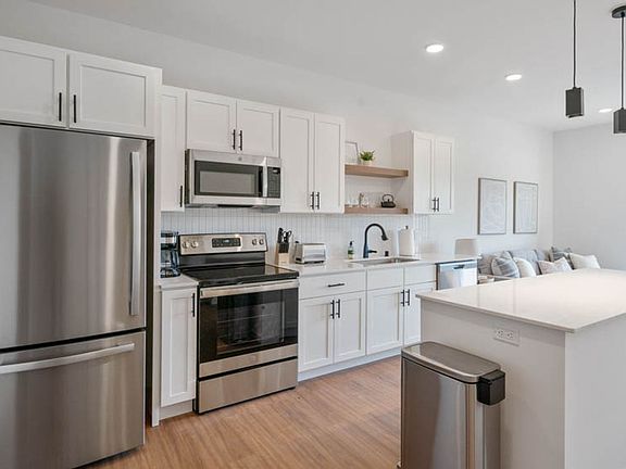 5th image of 100 N Farwell St #515