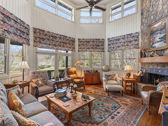 3rd image of 70 Lake Villas Way