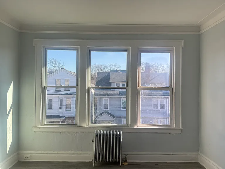 915 Grove St #3B — Photo 3