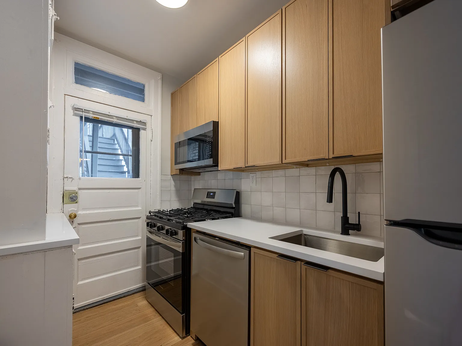1 bed, 1000 sqft, $1,600 — Photo 1