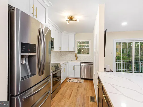 111 Ashby Ct, Mount Laurel, NJ 08054