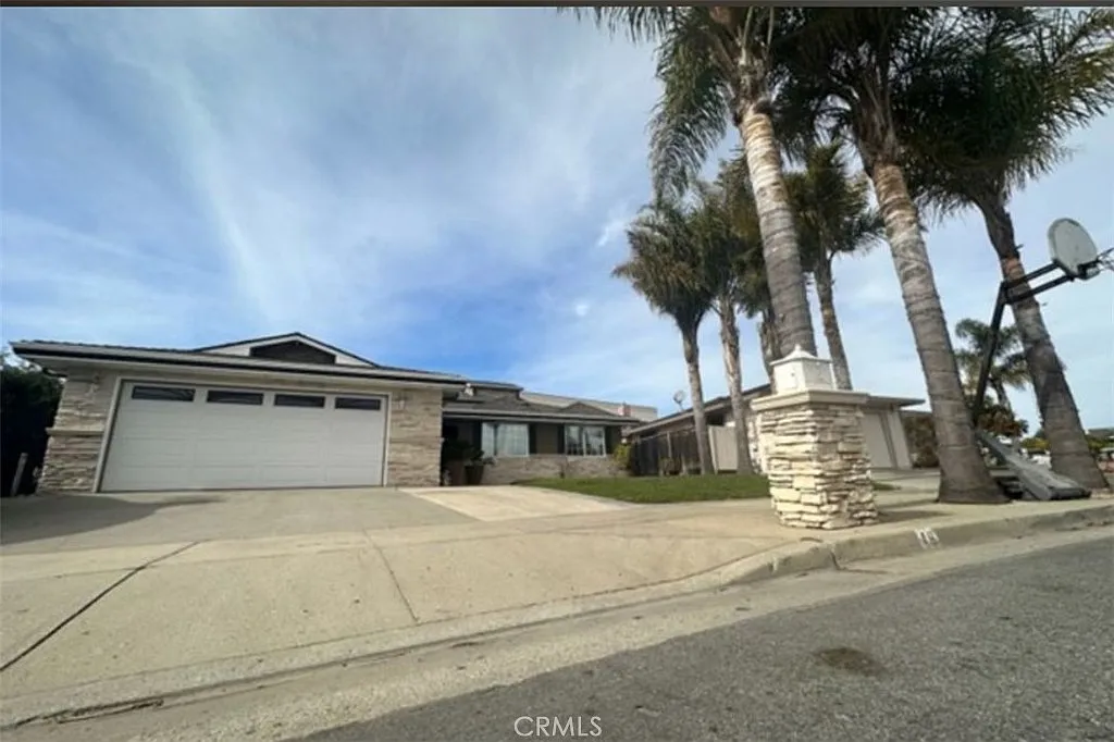 3 bed, 1408 sqft, $4,999 — Photo 1