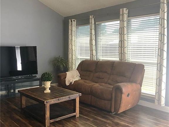 4th image of 2028 Lake Pointe Dr