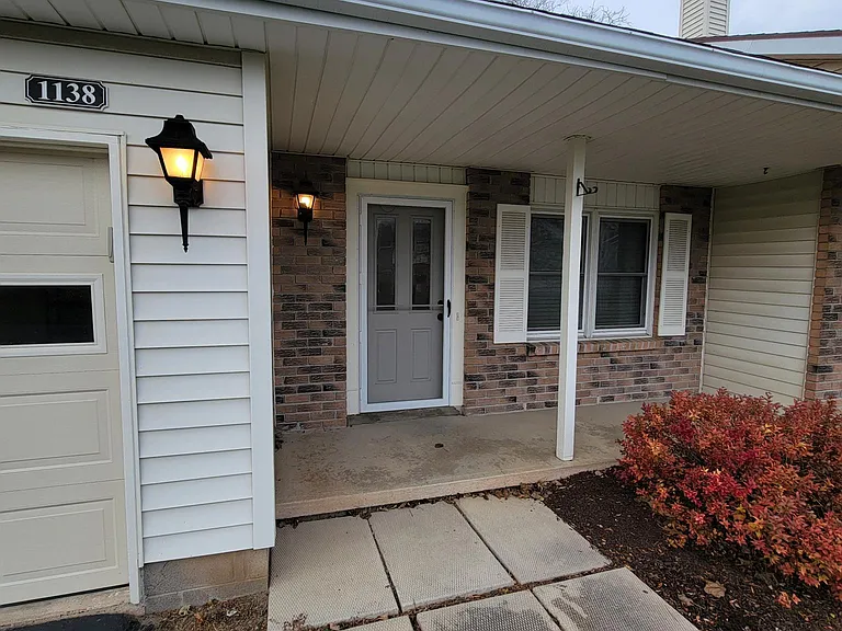 1138 Cunningham Dr — Photo 2