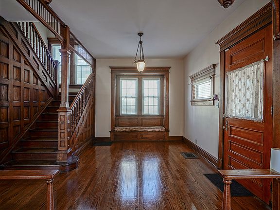 5th image of 560 Woodruff Place East Dr