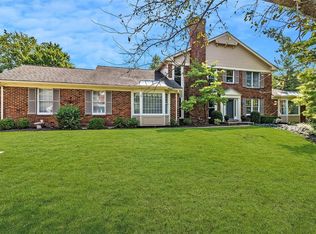 318 Valley Forge Ct, Chesterfield, MO