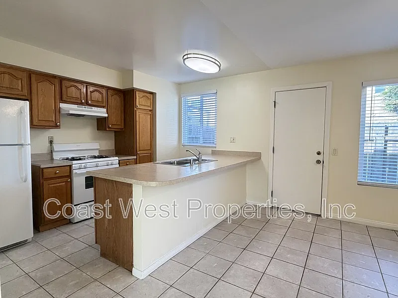 965 Laguna Dr #5