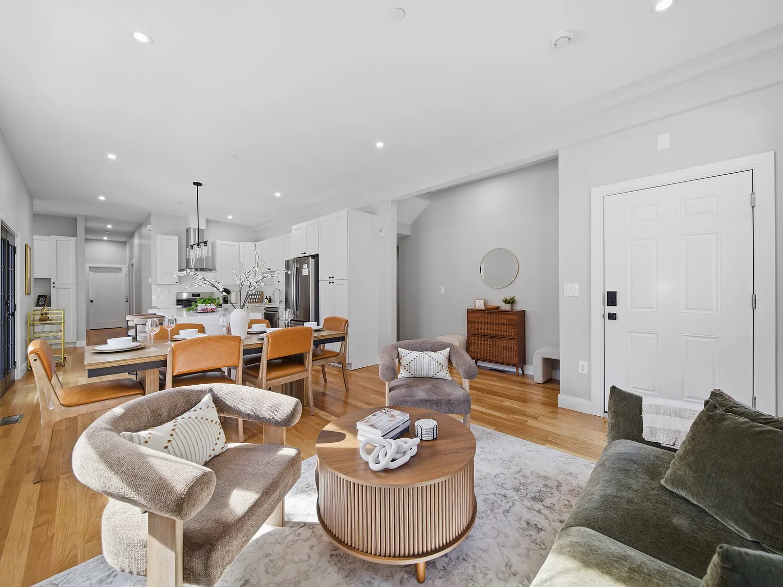6 bed, 3044 sqft, $6,500 — Photo 4
