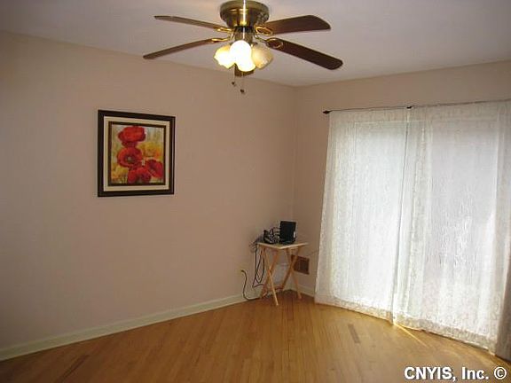 5th image of 460 Summerhaven Dr N