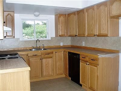 2nd image of 1121 Oak St