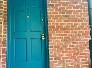 375 Umstead Dr #B, Chapel Hill, NC 27516