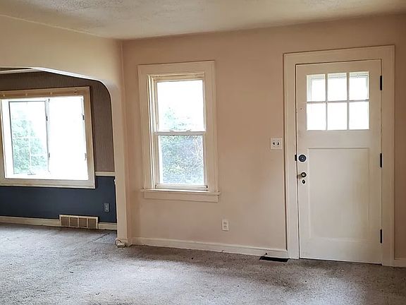 3rd image of 24273 Maplewood Dr
