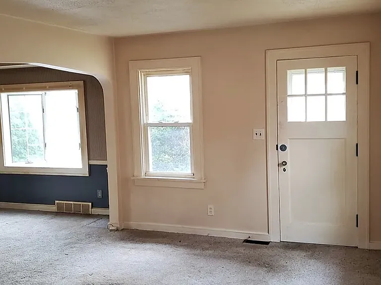24273 Maplewood Dr — Photo 3