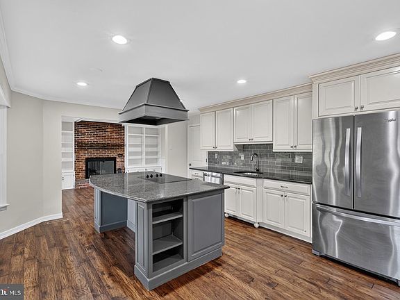 4th image of 105 Ruth Dr