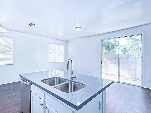 5th image of 5155 W Fulton St