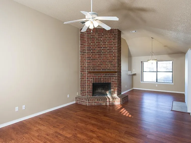 1309 Spring St — Photo 3