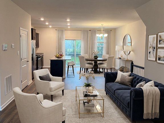 4th image of 709 Compass Way