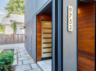 9753 Woodlawn Ave N, Seattle, WA 98103