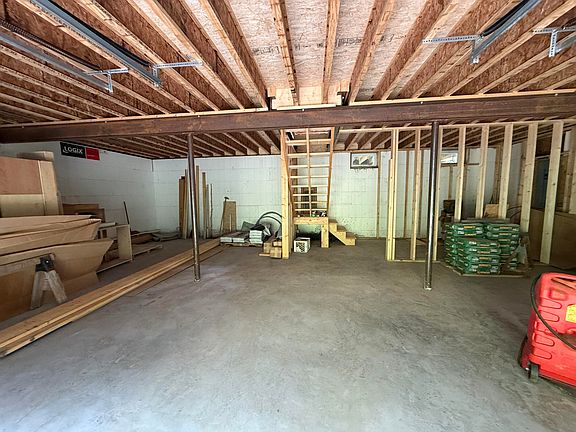 4th image of 37 Green Pond Rd