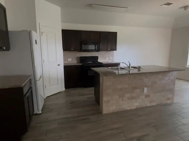 137 Rafe Ct — Photo 3
