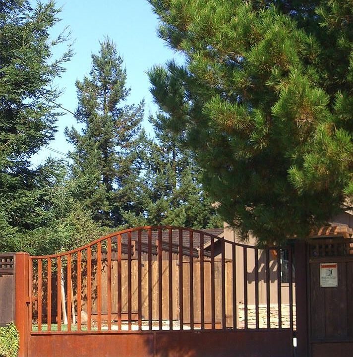 1st image of 420 Hillcrest Dr