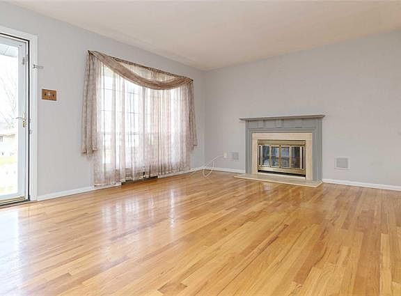 3rd image of 10636 Thayer Dr