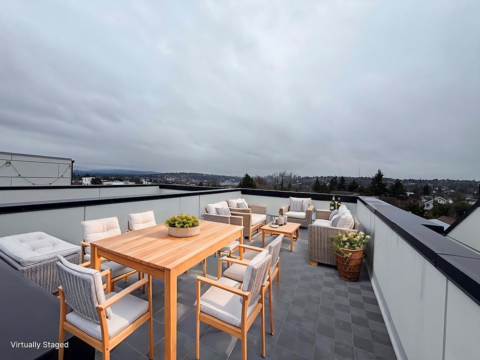 Lake union view and Mountain Rainier view