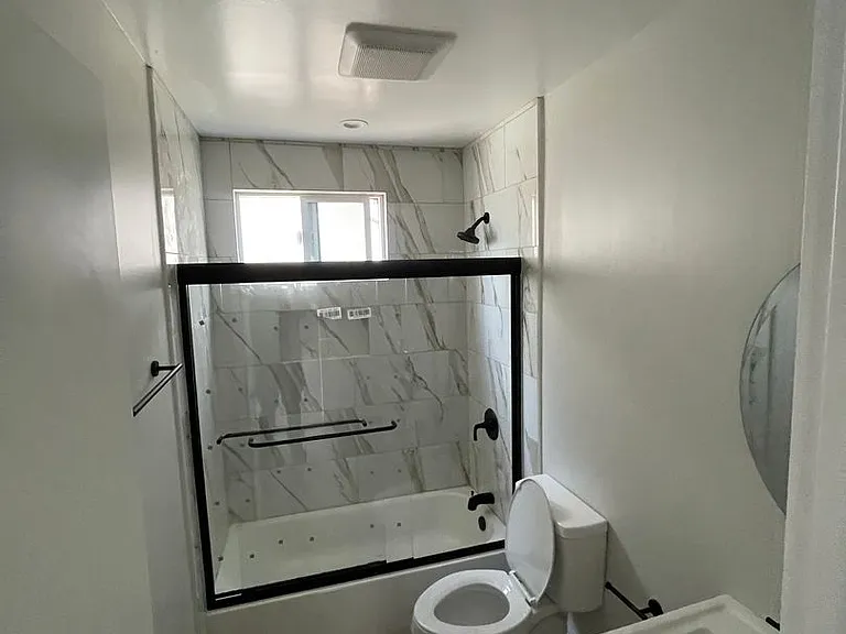 1819 S Manhattan Pl — Photo 9
