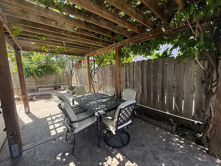411 Helen Dr — Photo 14