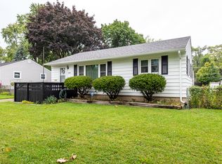 2410 Chinook Rd, Waukegan, IL 60087