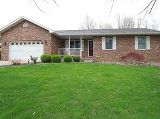 325 Devonshire Ct, Highland, IL 62249