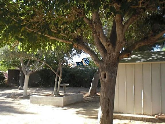 Nice three bedroom near Route 66 - Photo 2