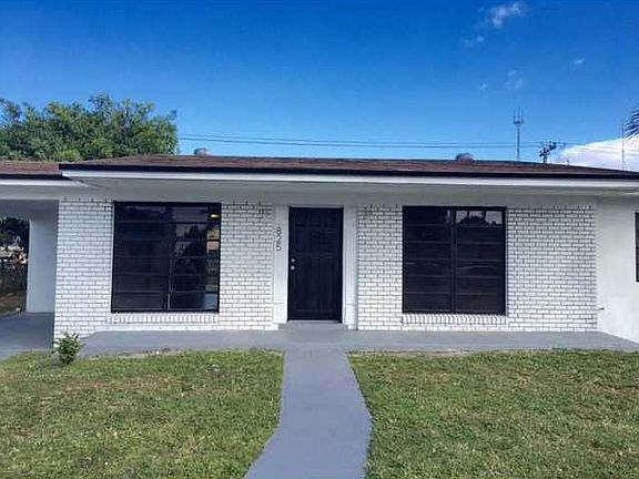 3rd image of 825 NW 199th St