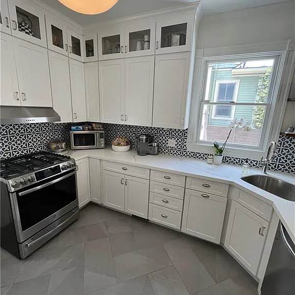 27 Mann Ave — Photo 5