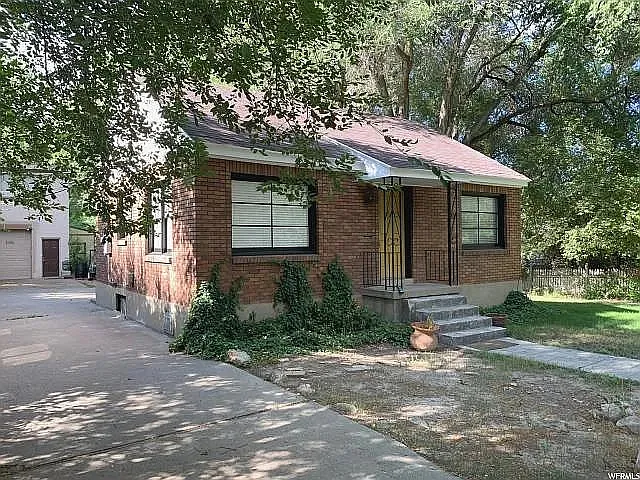 1174 E Elgin Ave