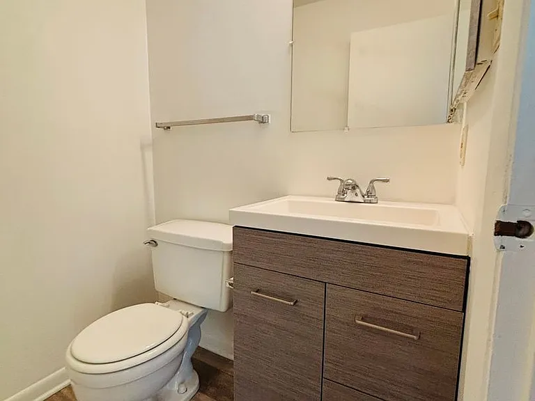 321 Shenandoah Cir — Photo 3