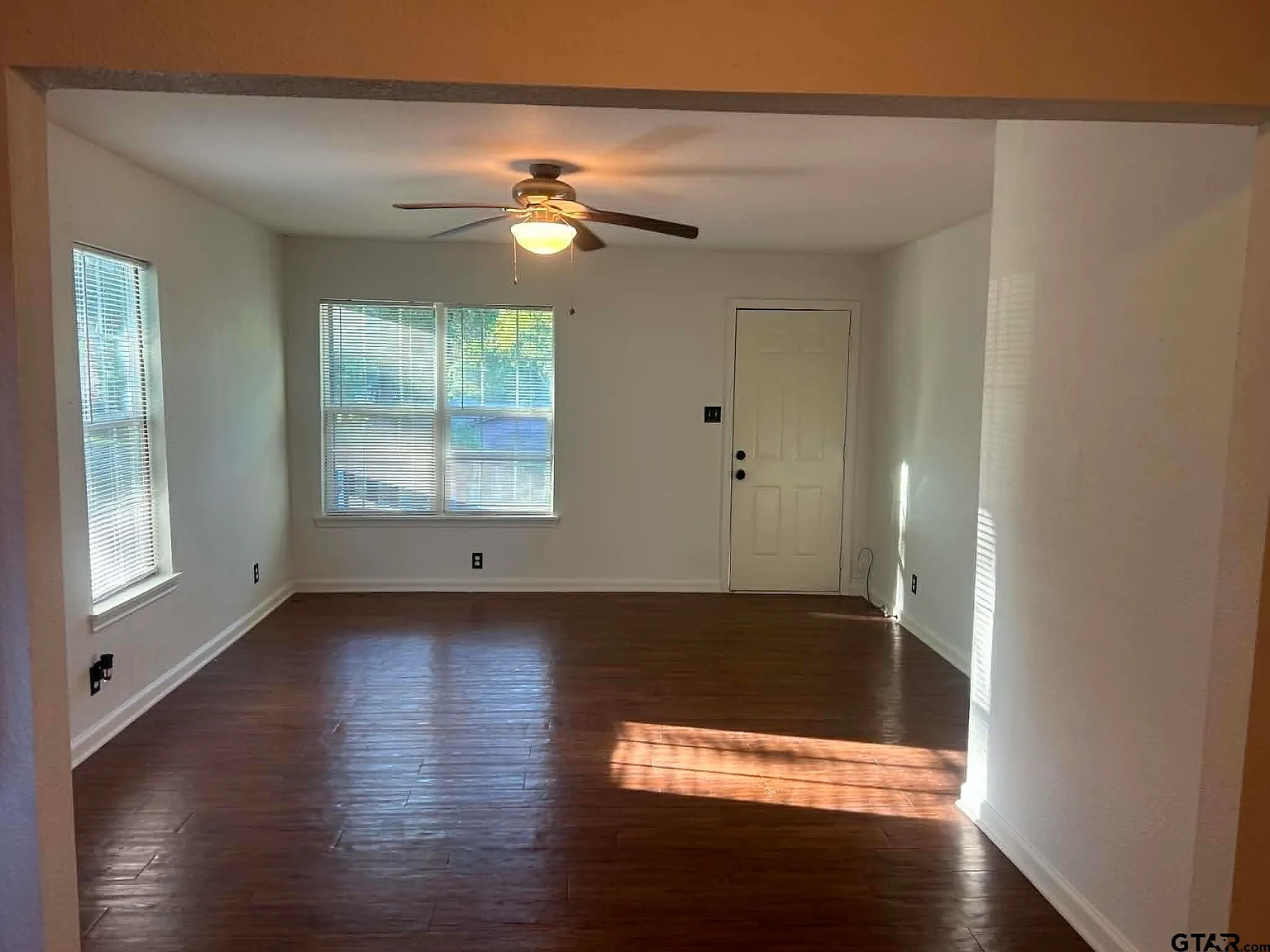 2 bed, 724 sqft, $1,250 — Photo 2