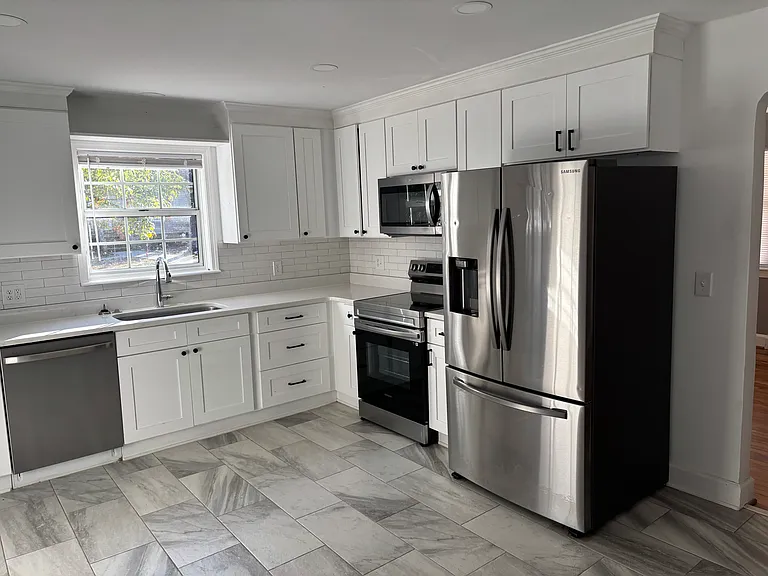 959 Lee St — Photo 3