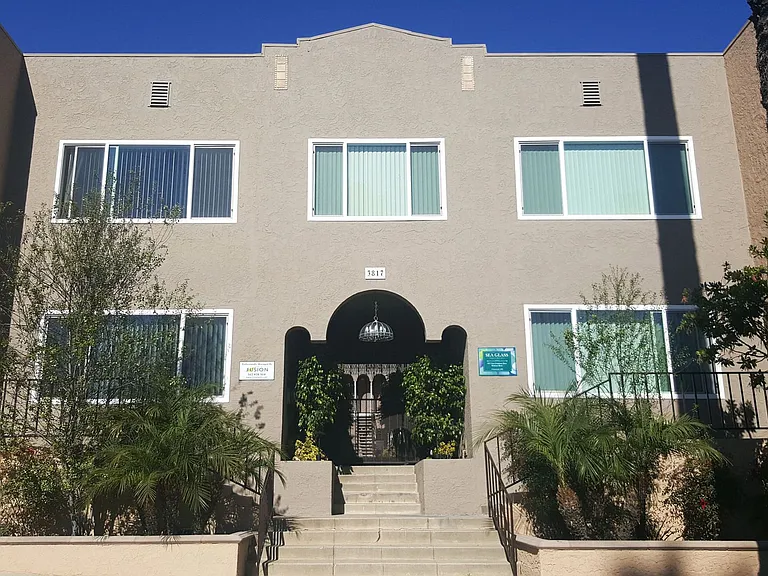 3817 E Livingston Dr — Photo 26