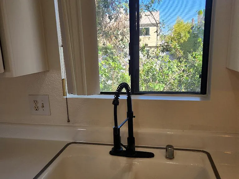 1140 Belmont Ave #8 — Photo 4