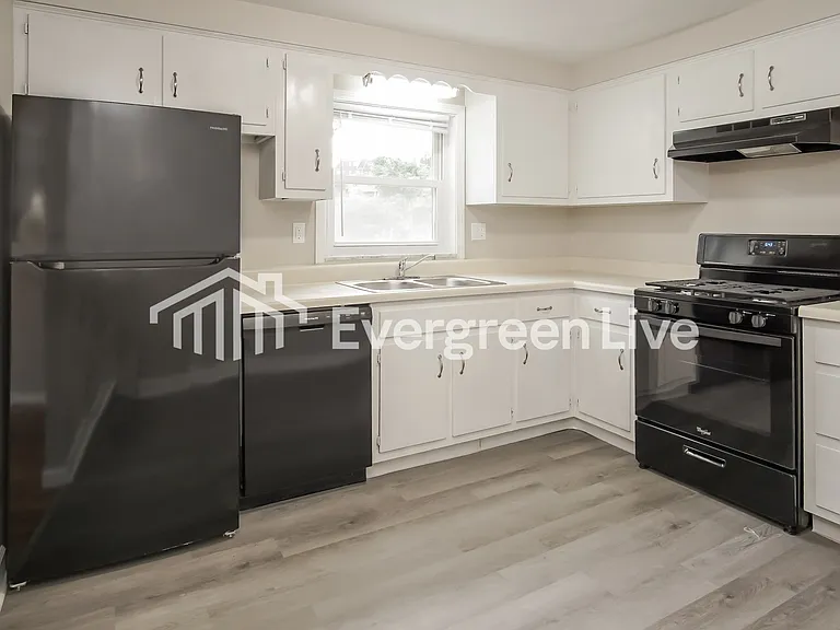 5337 Elmwood Dr — Photo 8