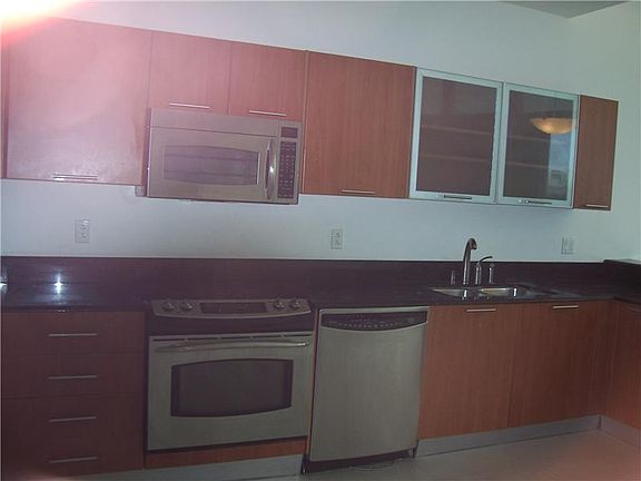 3rd image of 1800 N Bayshore Dr APT 309