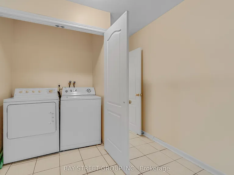 40 Bellbury Cres #UPPER — Photo 13
