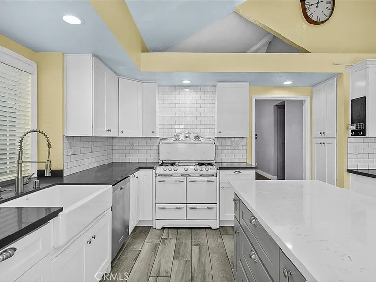 11111 Berwick Dr — Photo 9