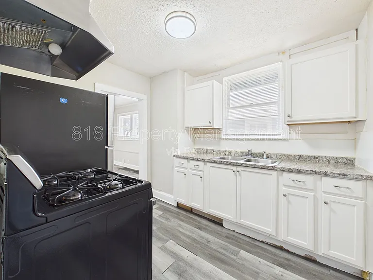 5636 Garfield Ave — Photo 9