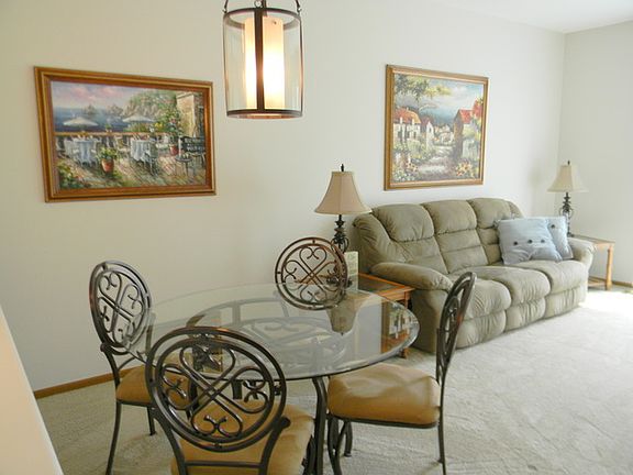 2nd image of 307 Hunterdon Ct #1307A