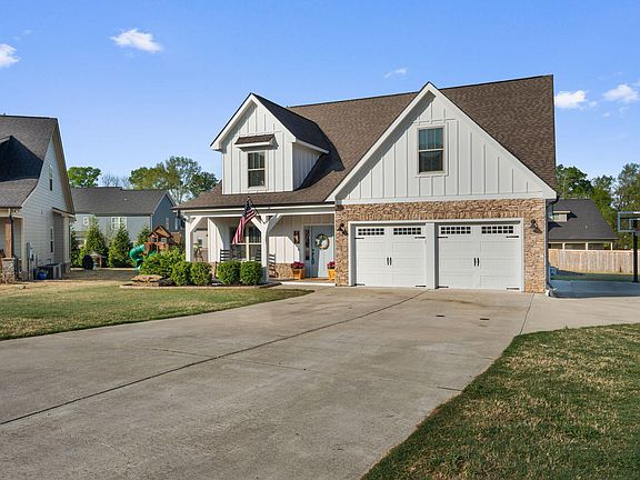 2nd image of 7511 Hollydale Ln