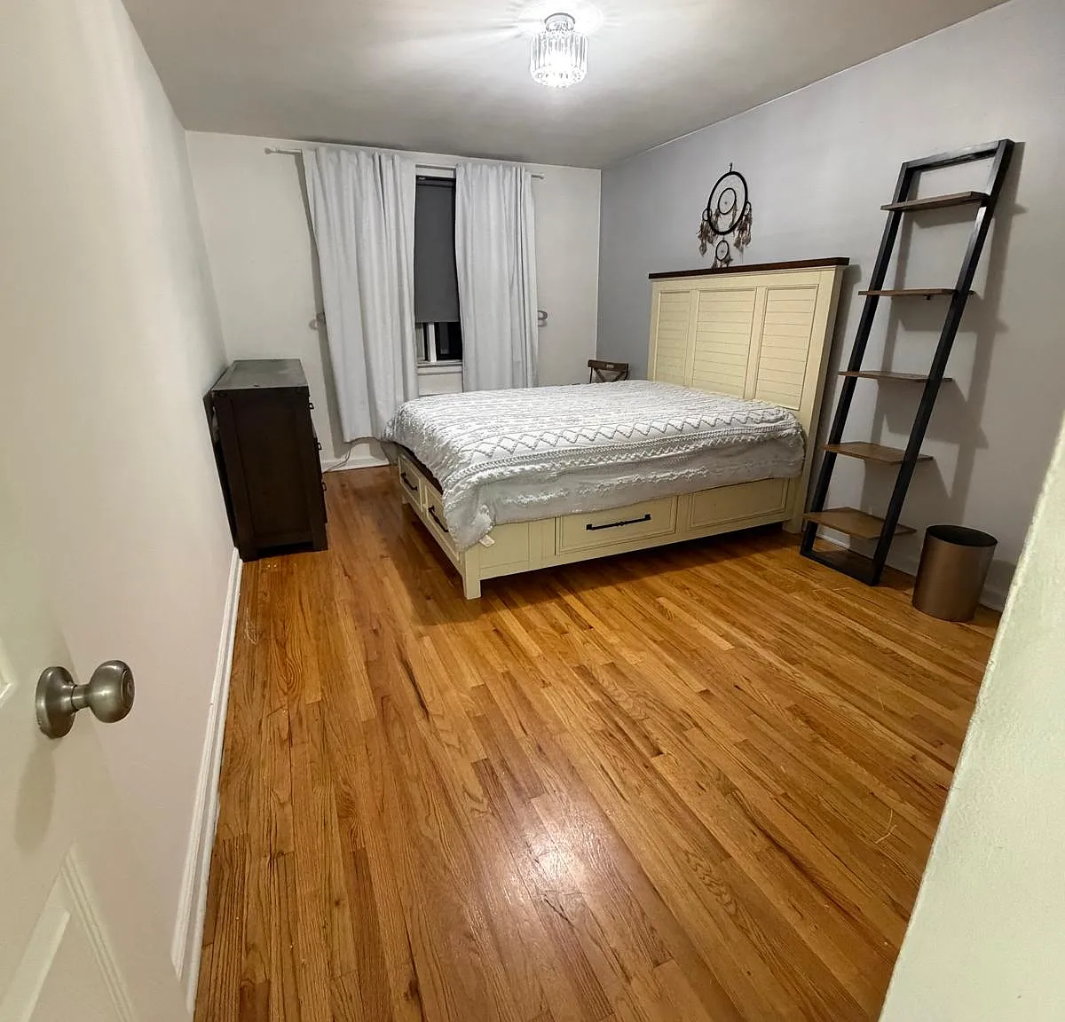 3 bed, $1,300 — Photo 2