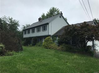 25 Shore Dr, New Windsor, NY 12553