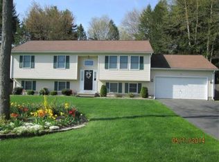 72 Oliver St, Easthampton, MA 01027